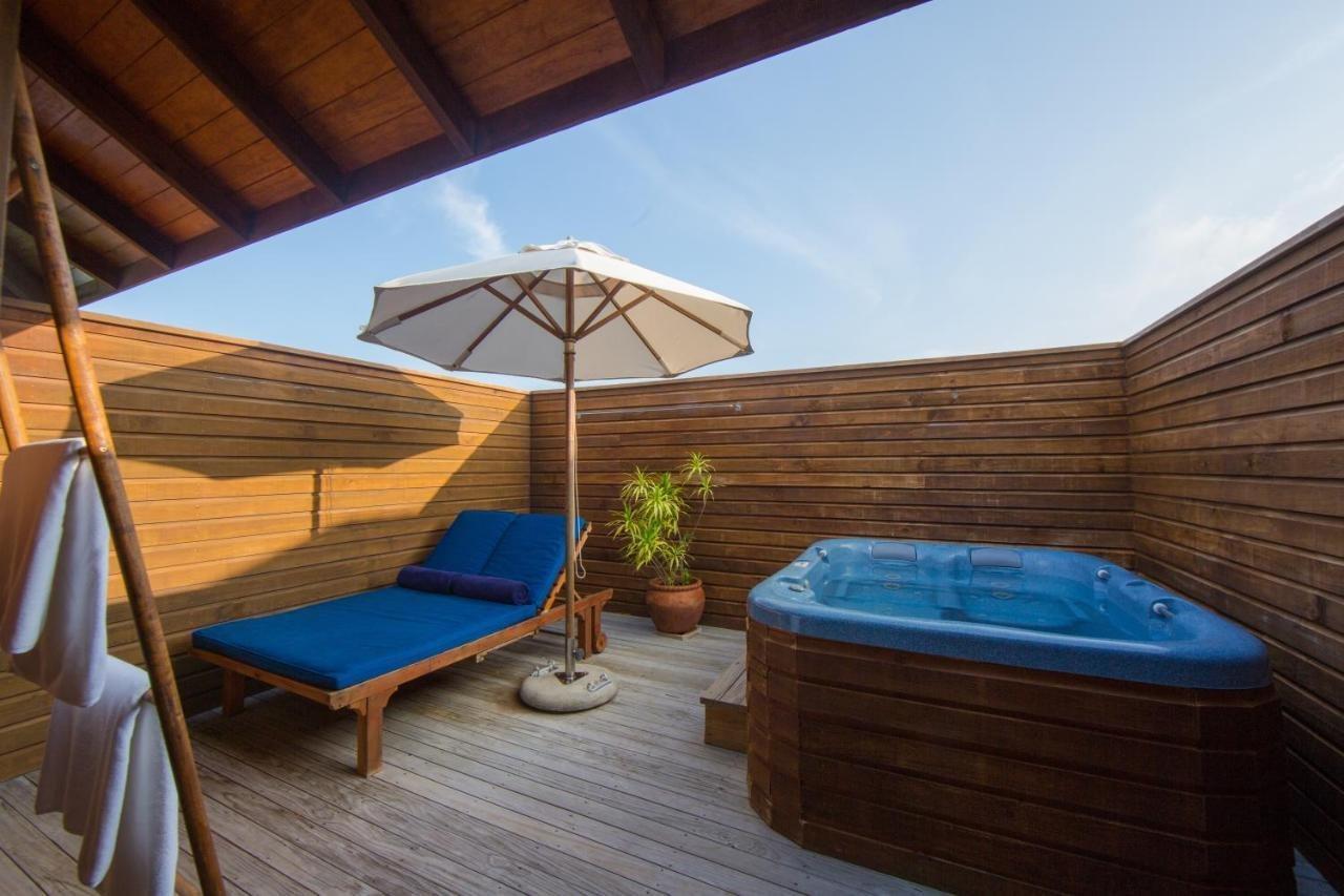 Vilamendhoo Island & 4* Dhangethi